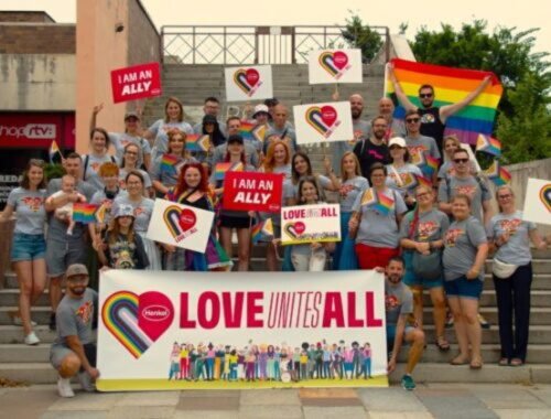 Zamestnanci spoločnosti Henkel Slovensko sa zúčastnili Dúhového Pridu a vyzdvihli tak jedinečnosť LGBTI+ ľudí