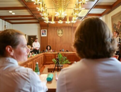 Výbor pre kultúru nebol uznášaniaschopný, prítomní boli iba štyria poslanci a ministerka neprišla (video+foto)