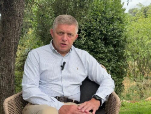 Fico plne podporuje Suska aj Šimkovičovú. Pre vyhrážky zabitím museli posilniť ochranu ministerky kultúry, tvrdí premiér (video)