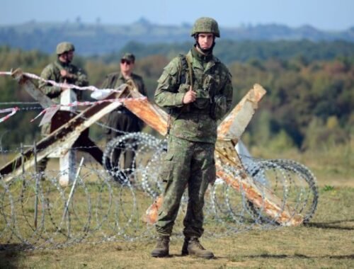 Vláda nechce opätovne zaviesť povinnú vojenskú službu, tvrdí Kaliňák. Čo by mohlo byť alternatívou?