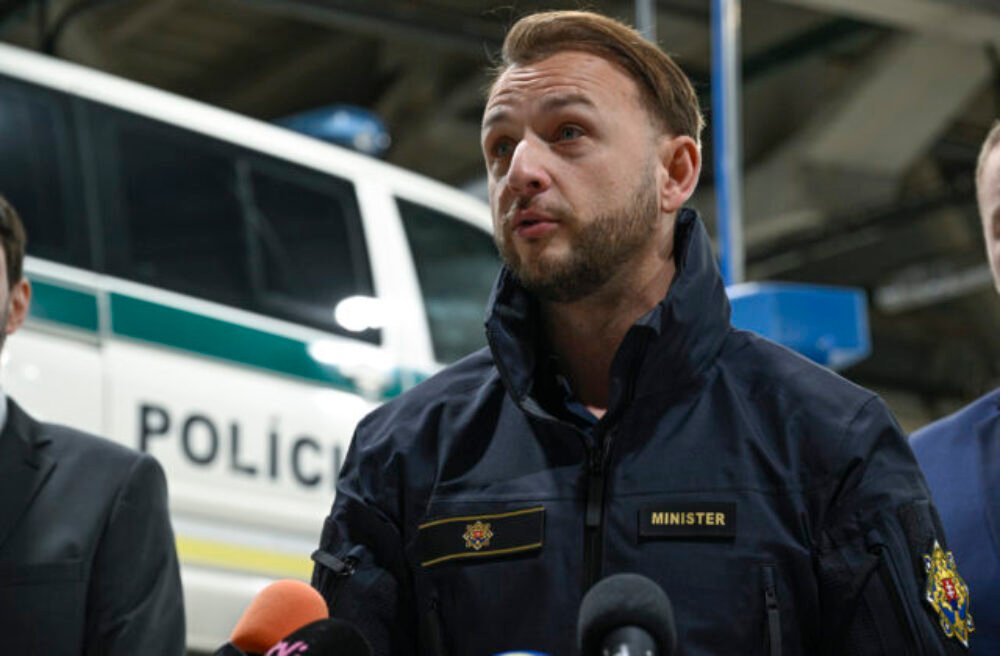 Šutaj Eštok upláca podľa Šimečku policajtov nesystémovými odmenami, dostanú ich však iba niektorí (video)