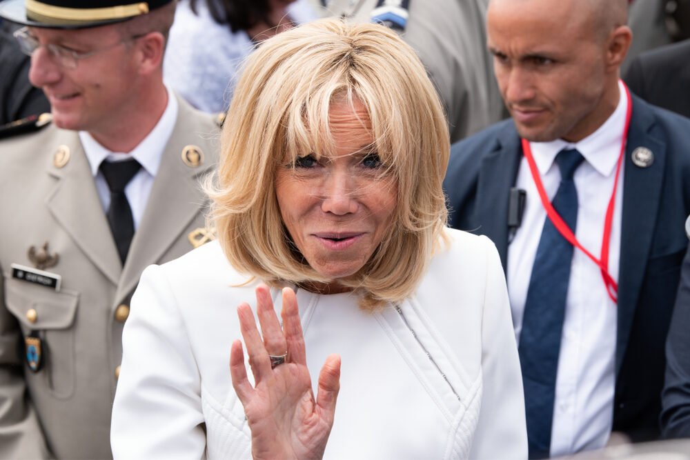 71-ročná Brigitte Macron skočila do plaviek. Užíva si na juhu Francúzska