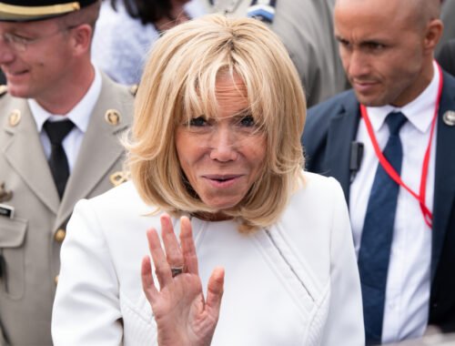 71-ročná Brigitte Macron skočila do plaviek. Užíva si na juhu Francúzska