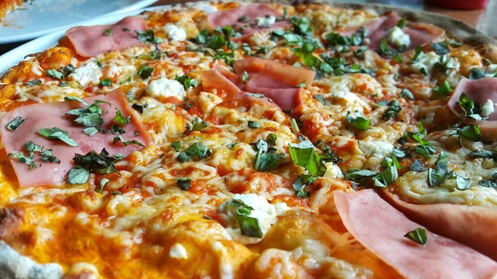 Recept na cesto na pizzu. Robím ho bleskovo a talianska pochúťka mizne zo stola ešte rýchlejšie