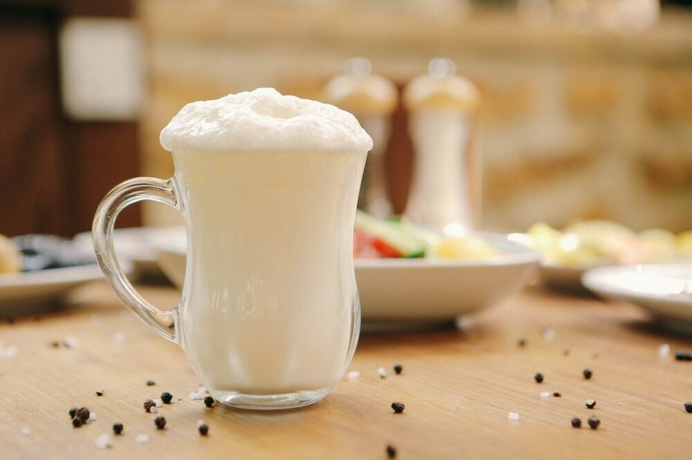 Hovorí sa mu „najzdravší nápoj na svete“. Pite, keď sa k vám dostáva cholesterol