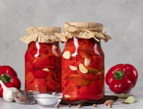Zavárané papriky so sladkou prísadou sú mojím objavom roka. Ani nespočítam, koľko pohárov som už urobila