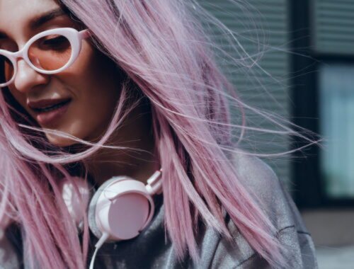 Módna zmena bez návštevy kaderníka. Objavte vlastnosti ružového oplachu na vlasy