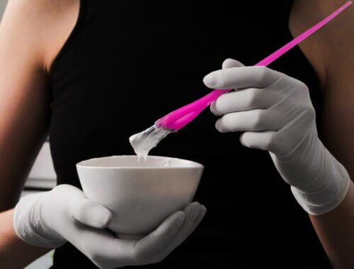 Éra „ľadovej kráľovnej“ sa skončila. Teraz sa budú počítať len „peach hair“. Únava zmizne z vašej tváre