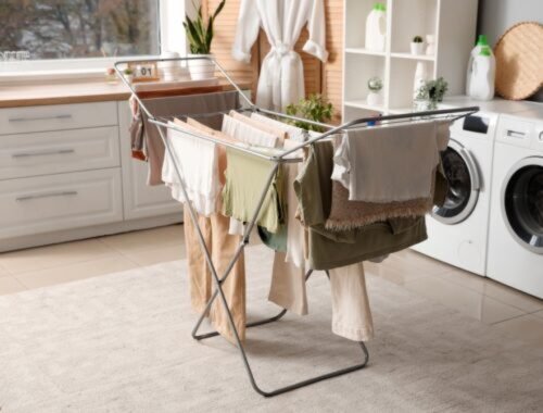 Prečo oblečenie po praní zapácha? Väčšina Slovákov robí až 5 chýb