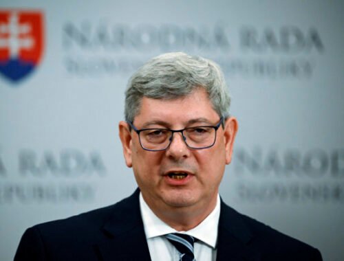 Najvyšší súd mal vyššie ohodnotenie zamestnancov vyrokovať s rezortom financií, tvrdí Suskovo ministerstvo