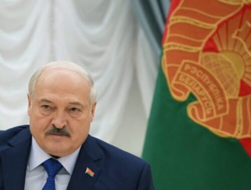 Lukašenko prepustil viac ako 100 politických väzňov vrátane nositeľa Nobelovej ceny Alesa Biaľackého