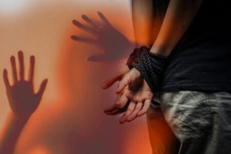 Boj proti obchodovaniu s ľuďmi si vyžaduje dôslednú prácu, kľúčová je psychologická pomoc obetiam