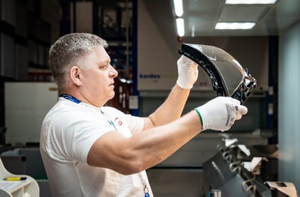 Ficova vláda navrhuje zmeny v zákone o skrátenej práci, očakáva problémy v automobilovom priemysle