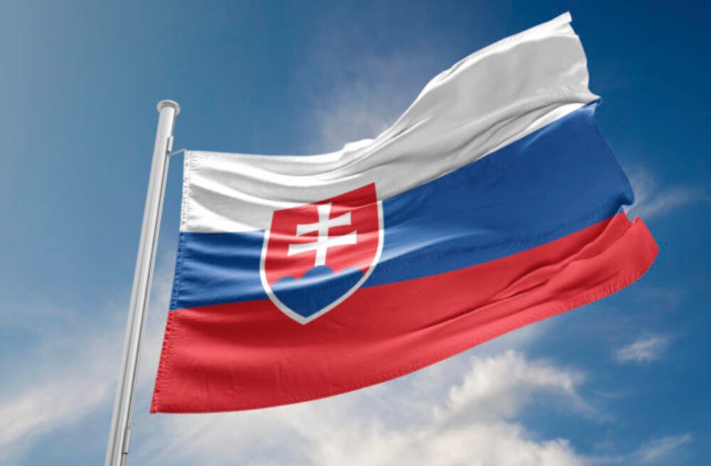 Povinnosť vyvesovať slovenské vlajky na všetkých štátnych budovách ide do druhého čítania, novela upravuje aj výšku pokút