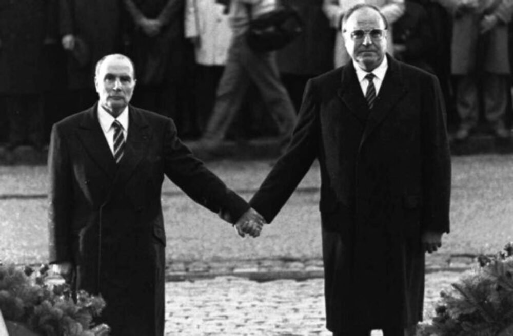 Helmut Kohl, ktorý sa stal nemeckým kancelárom zjednotiteľom, sa funkcie ujal pred 42 rokmi