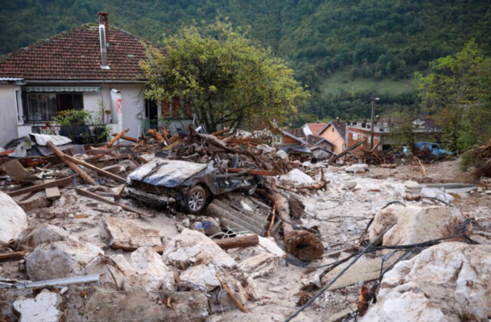 Záplavy a zosuvy pôdy v Bosne a Hercegovine usmrtili 16 ľudí. Voda všetko zmietla, vrátane psa, hovorí jeden z obyvateľov (foto)