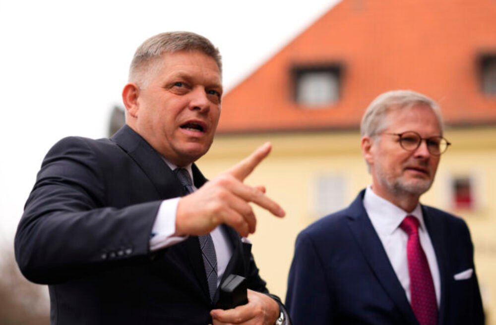 Slovenská vláda je pripravená kedykoľvek pokračovať v sérii spoločných rokovaní s českou vládou, vyhlásil Fico