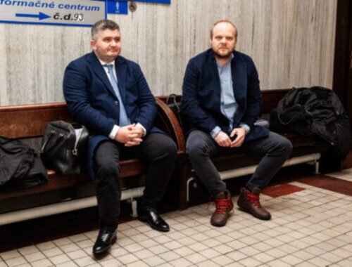 Proces v kauze Five Star Residence sa začal, dvaja obžalovaní priznali vinu, Kočner chýbal – VIDEO