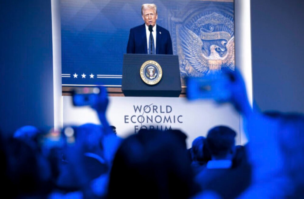 Vyhrážky o uvalení sankcií Trumpom na Kanadu a Mexiko môžu byť stratégia na získanie výhody, konštatujú obchodní experti