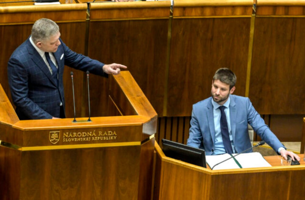 Odvolávanie Fica a vlády v parlamente: Mimoriadna schôdza sa nezačala, poslanci koalície neprišli – VIDEO