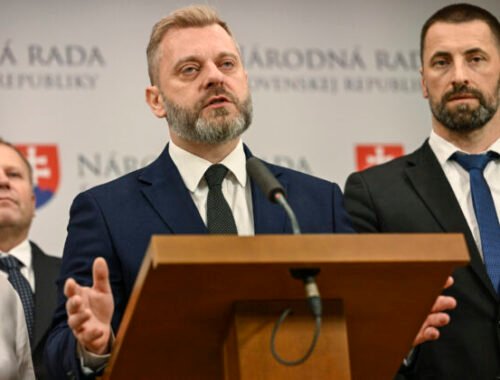 Krúpa požiadal o zvolanie mimoriadneho výboru, liberáli chcú preveriť tvrdenia o zneužívaní polície Šutajom Eštokom