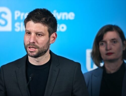 Hlavnou úlohou opozície je podľa predsedu progresívcov Šimečku porážka Fica v predčasných voľbách