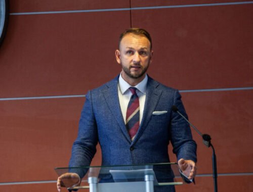 Eštokovo ministerstvo plánuje nákup až 115-tisíc počítačov. ÚHP navrhuje, ako by sa mohlo ušetriť až 80 miliónov eur