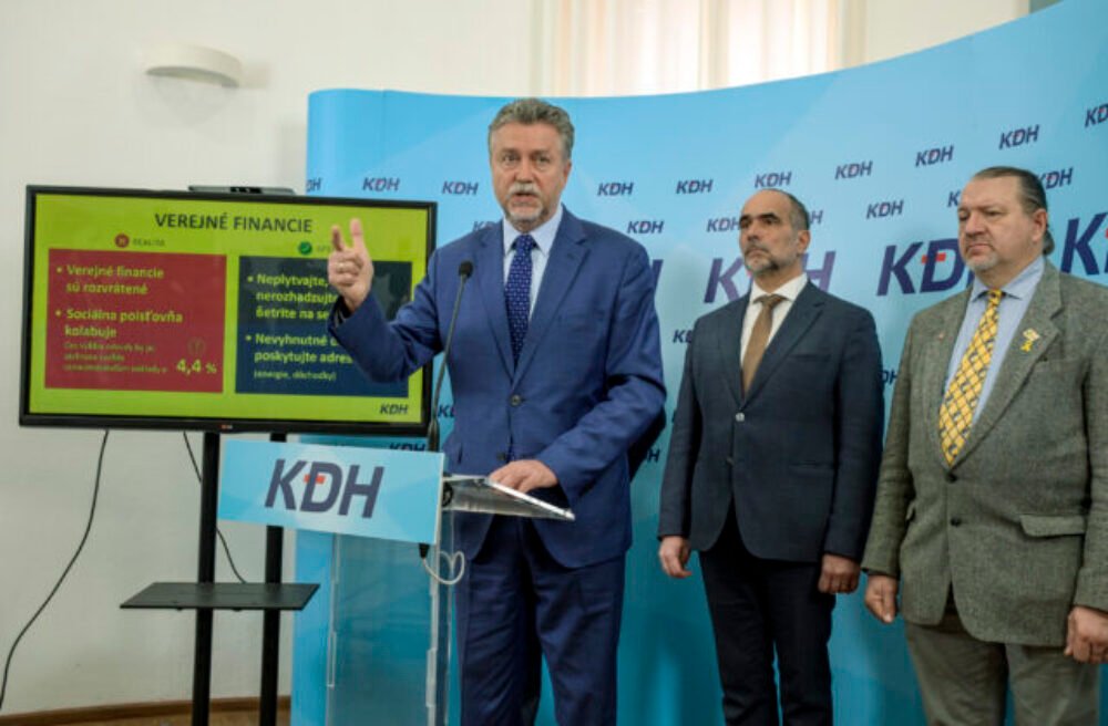 Slovensko smeruje ku scenáru gréckej cesty, vláda sa pre konsolidačné opatrenia podľa KDH utápa v chaose – VIDEO
