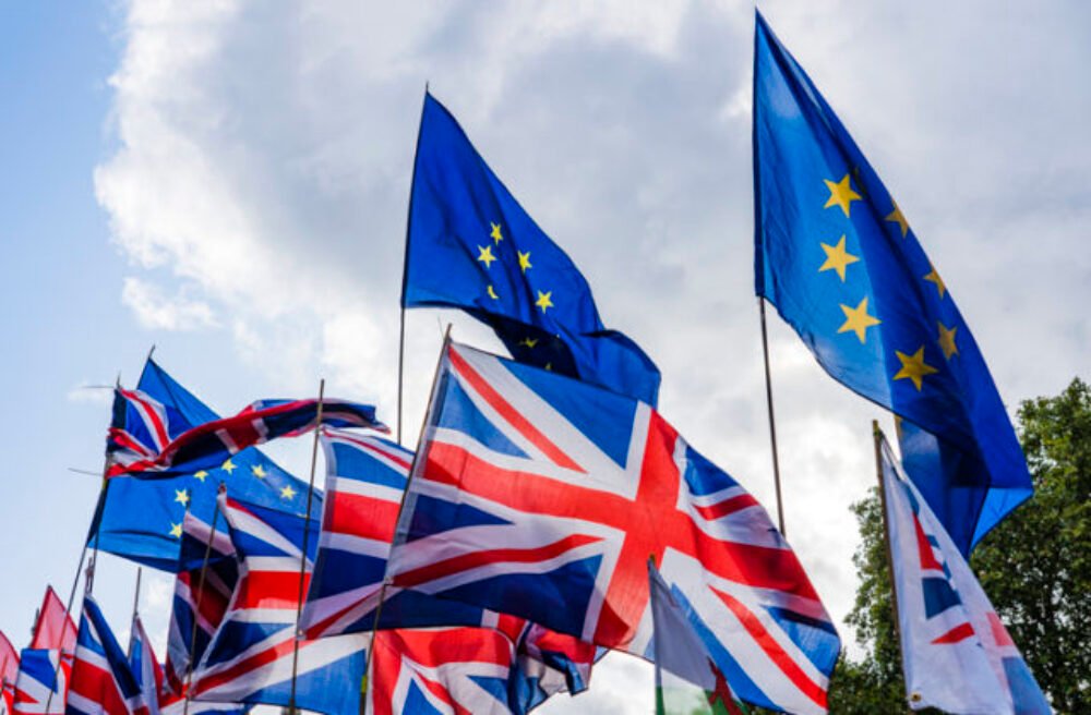 Briti skôr ľutujú ako velebia odchod z Európskej únie, väčšina obyvateľov by podporila zrušenie brexitu