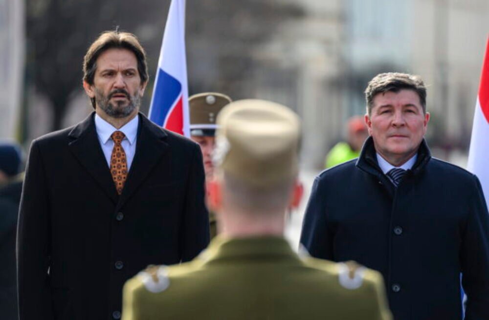 Slovenská delegácia na čele s ministrom obrany Kaliňákom navštívila Stredoeurópsku mnohonárodnú divíziu NATO v Maďarsku