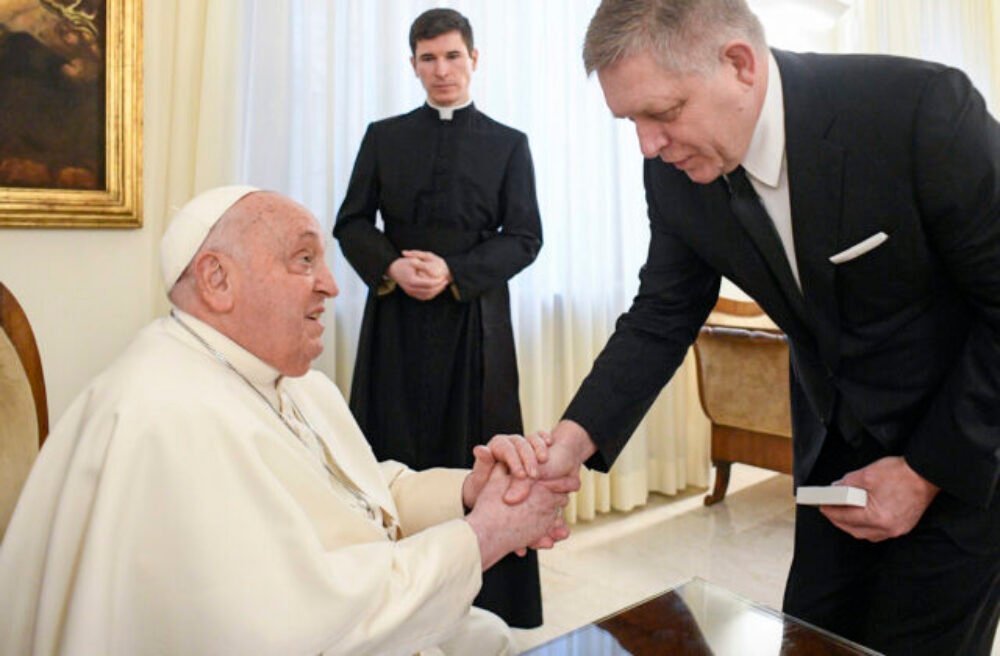 Fico pápežovi Františkovi poďakoval za podporu v súvislosti s atentátom, diskutovali aj o otázke mieru na Ukrajine a v Gaze – VIDEO, FOTO