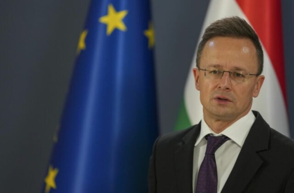 Európski lídri sa podľa šéfa maďarskej diplomacie snažia zabrániť prímeriu na Ukrajine
