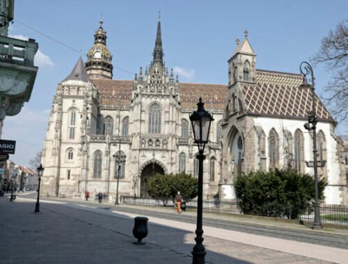 Opravy a škárovanie dlažby v centre Košíc pokračuje aj tento rok, mesto zaplatí 350-tisíc eur