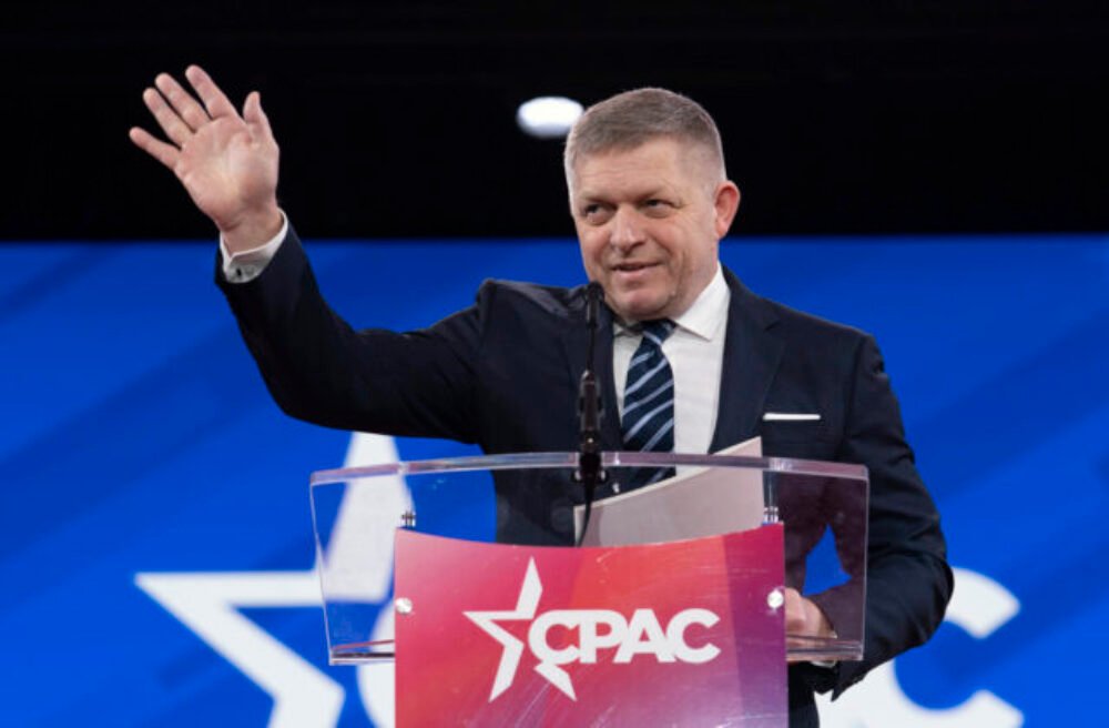 Je úsmevné aj smutné, keď korunovaný socialista ide na konzervatívny samit, okomentoval Ficov „kotrmelec“ Gröhling