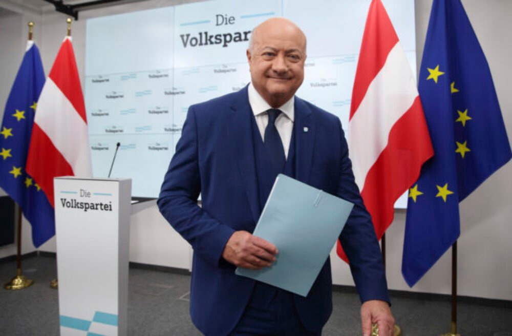 Rakúsku vládu zostavia ľudovci, sociálni demokrati a liberáli