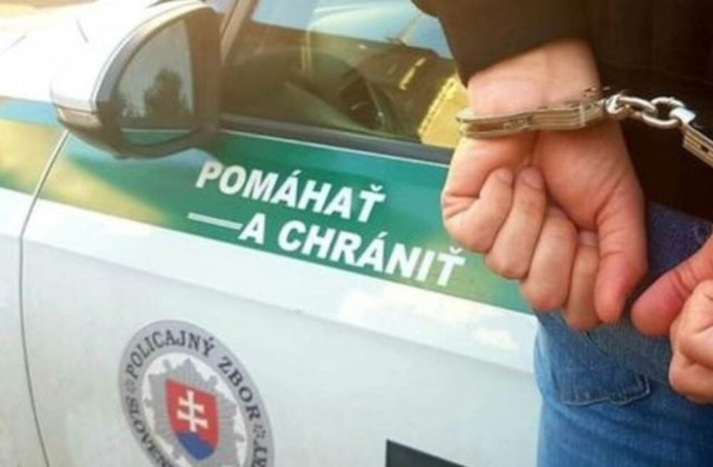 Policajti chytili mladého útočníka, ktorý v Piešťanoch zbil teleskopickou tyčou 18-ročného Tomáša