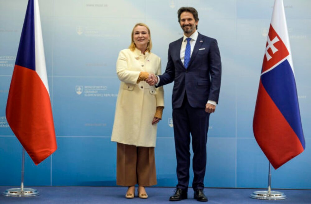 Kaliňák prijal českú ministerku obrany Černochovú, čaká ich rokovanie aj podpis dohody – FOTO