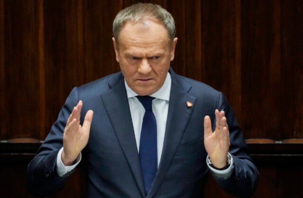 Poľský premiér je za odstúpenie od zmluvy o zákaze protipechotných nášľapných mín