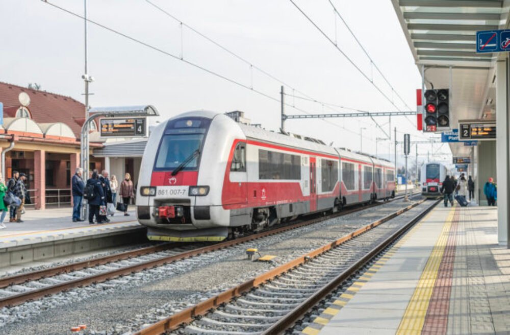 Železnica opäť ožíva: Vlaky sa vracajú na východ Slovenska