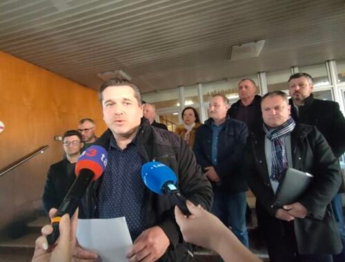 Košický klub odovzdal v podateľni mestského magistrátu návrh na zmenu Štatútu mesta Košice