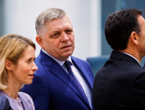 Svet sa za vás bude hanbiť. Europoslanci PS otvoreným listom žiadajú Fica, aby nešiel do Moskvy