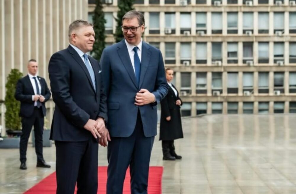 Fico podporil Aleksandara Vučiča ako legitímneho predstaviteľa Srbska