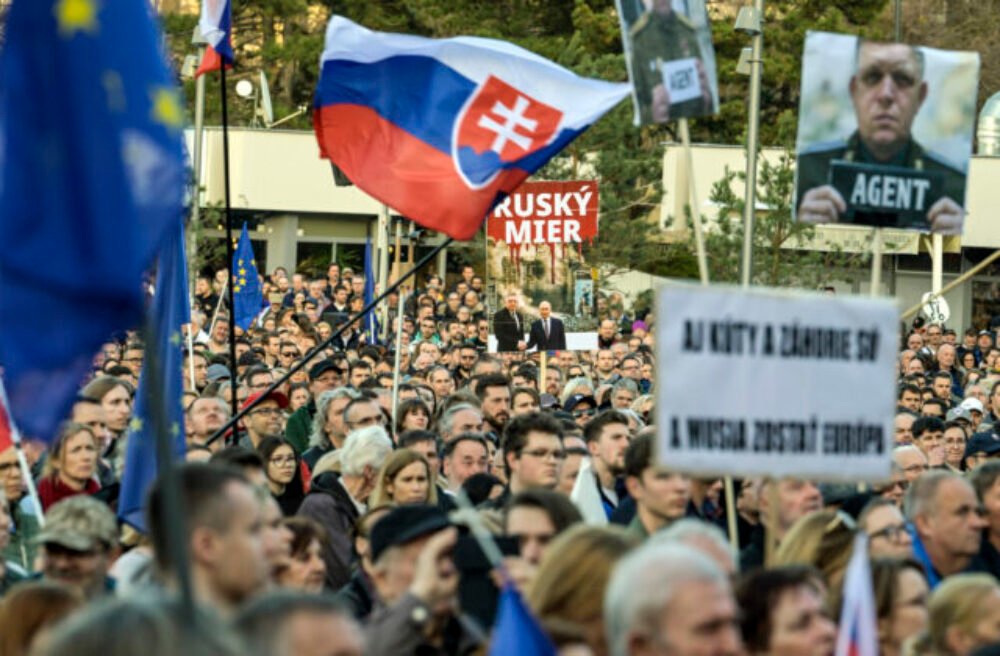 Občania v Bratislave opäť pôjdu do ulíc, proti „ruskému zákonu“ budú pochodovať až k parlamentu