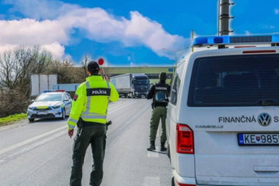 Policajti počas Veľkej noci posilnia dohľad nad cestnou premávkou, vyzývajú aj na rešpekt voči ženám a dievčatám
