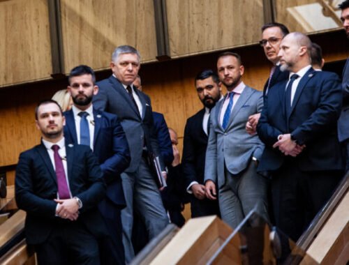 Vládna koalícia chce uznesením upraviť verejné zhromaždenia, Gašpar varuje pred ich politickým zneužívaním