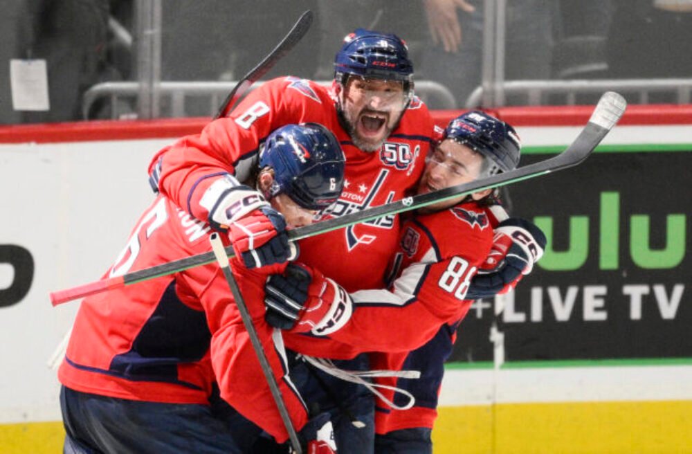 Ovečkin vyrovnal Gretzkého rekord 894 gólov v NHL, v zápase skóroval aj Fehérváry – VIDEO