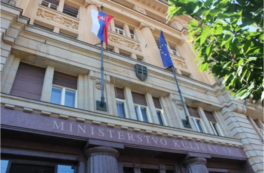 Štafetový protest Umenie nebude ticho! sa zavŕši v utorok pred Ministerstvom kultúry SR