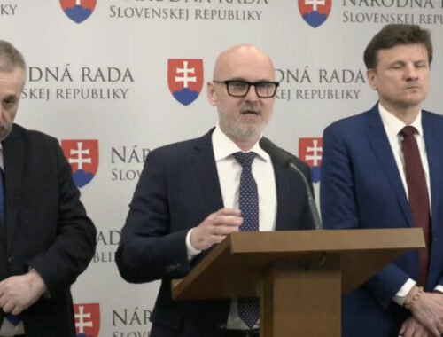 Liberáli obviňujú vládu z vyhýbania sa ekonomickým problémom, Hlina hovorí o mafiánskom štáte – VIDEO