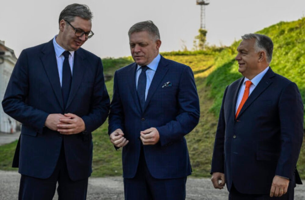 Fico a Orbán vyjadrili podporu srbskému prezidentovi Aleksandrovi Vučićovi