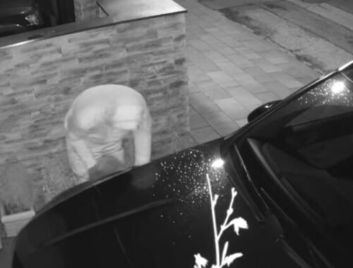 Polícia hľadá páchateľov, ktorí v Galante podpálili auto aj rodinný dom – VIDEO